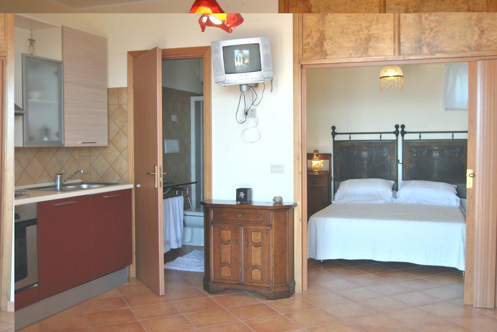 Aparthotel Fondaco Parrino Mare à Letojanni Chambre photo